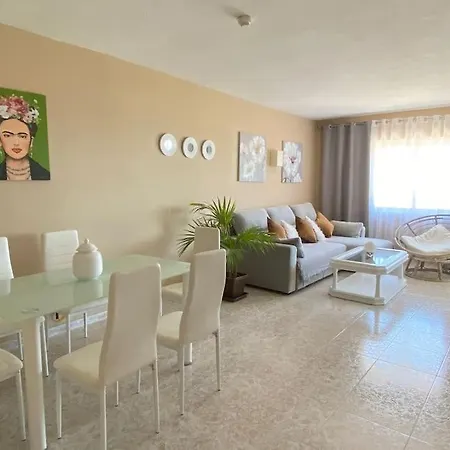 アパート Lovely 1 Bedroom With Sea Views And Pool エステポナ